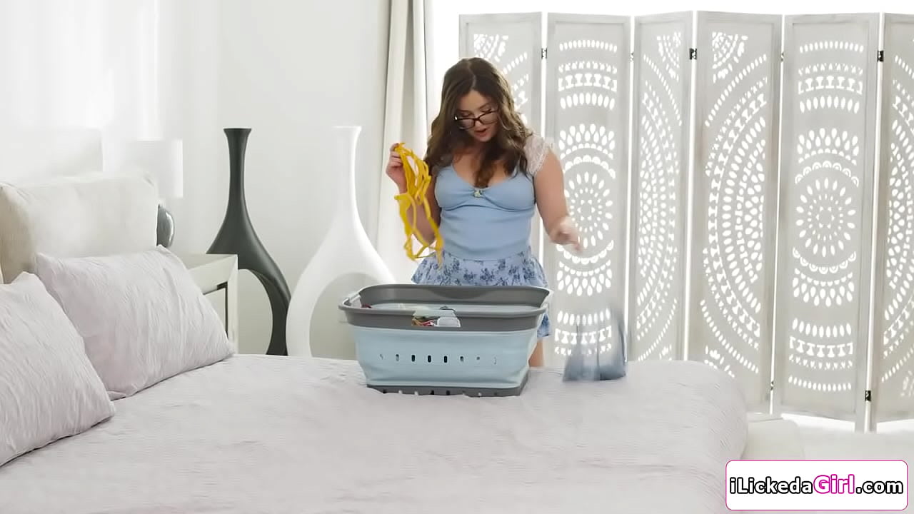 Stepmom Lauren Phillips caught her stepdaughter Leana Lovings sniffing her panties.She gets turned on and ends up facesitting the petite teen babe.