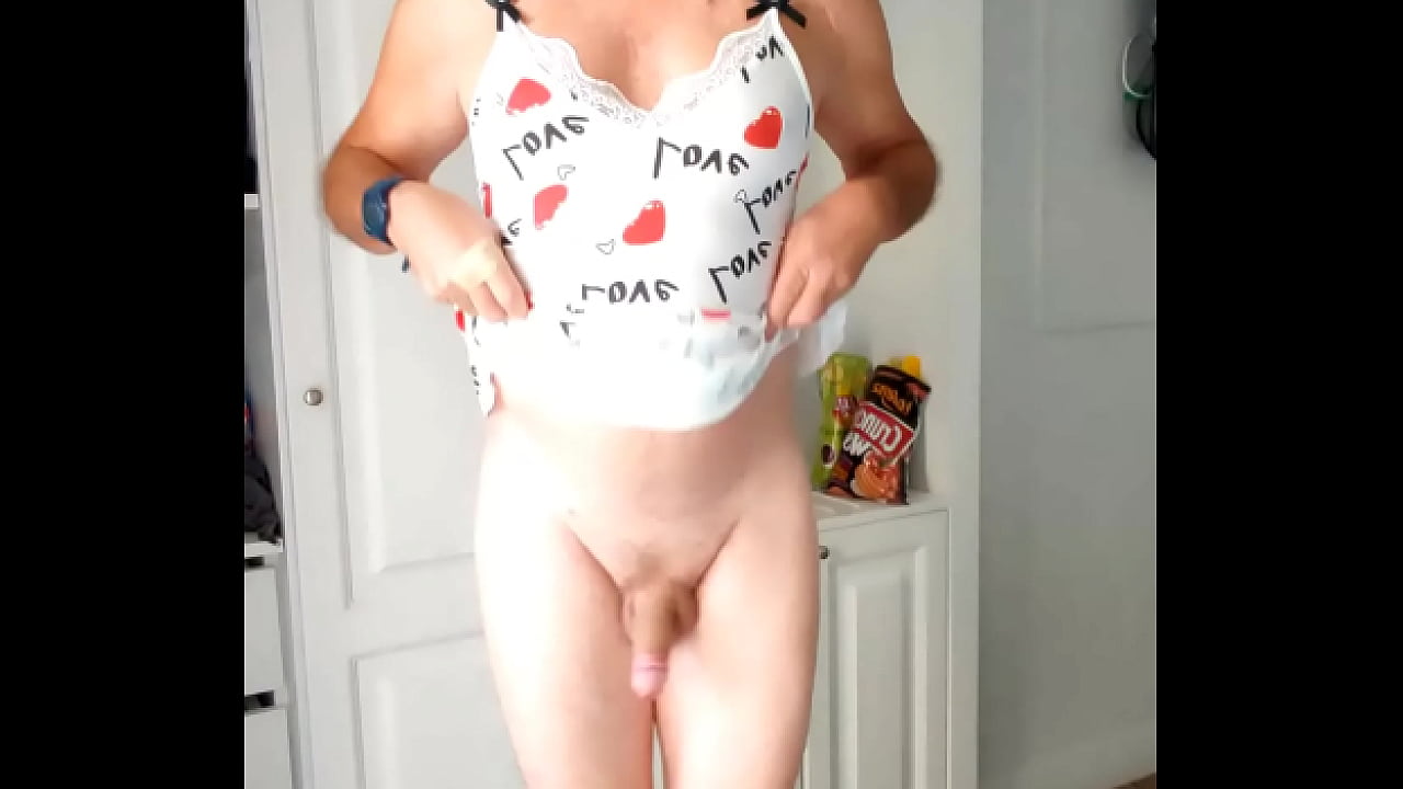 J'ai besoin de m'exhiber devant vous imaginant vos regards sur mon sexe et mon cul le m&eacute;decin