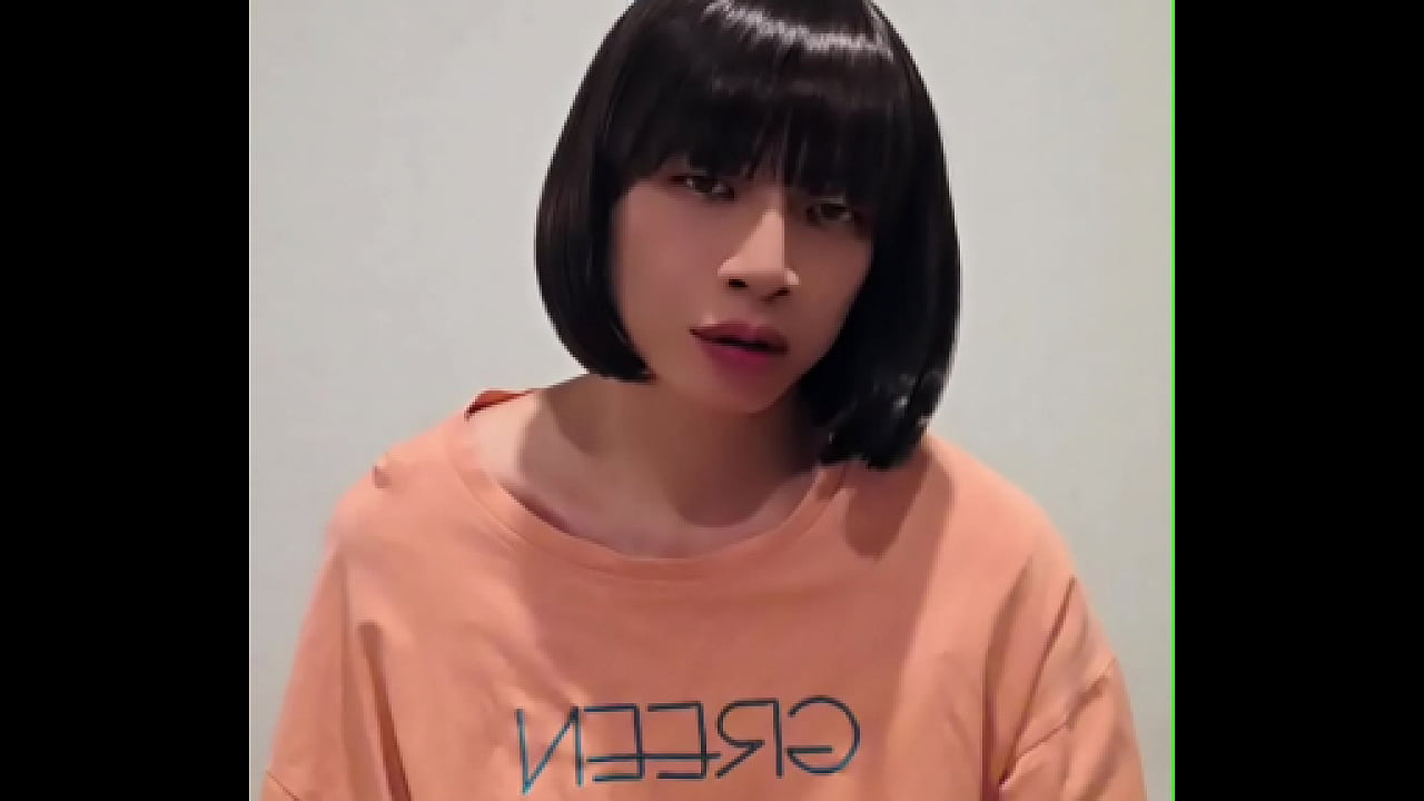 台湾人妖婷萱穿高跟鞋玩弄他的牛子