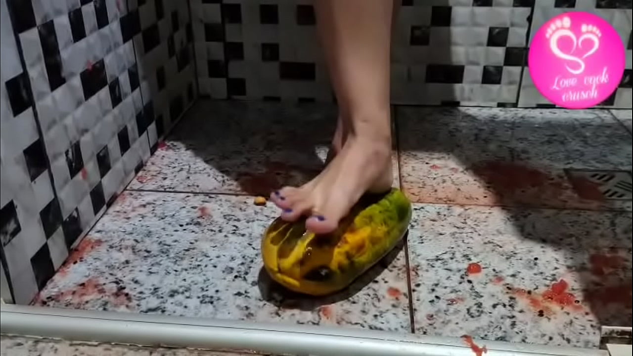 Amassando mam&otilde;es com os p&eacute;s