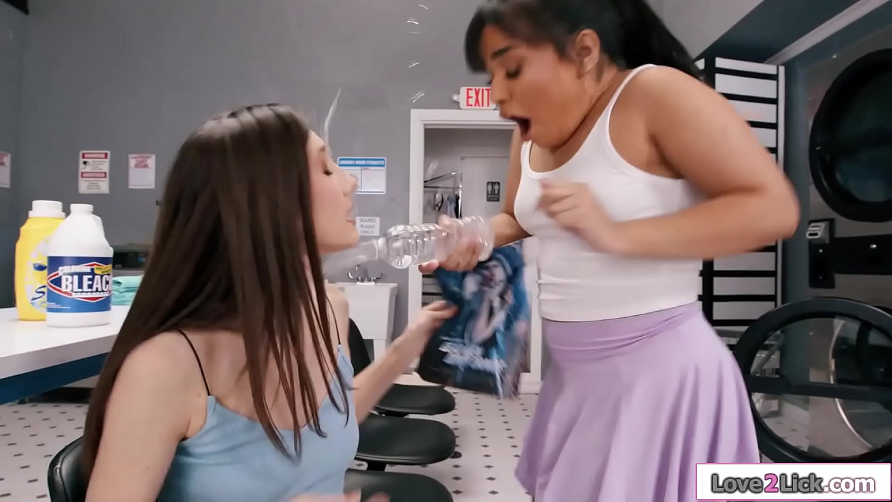 Lesbian Maya Woulfe gets seduced by her latin gf Summer Col.The latina wants to have sex at the laundromat.The small tits brunette facesits her