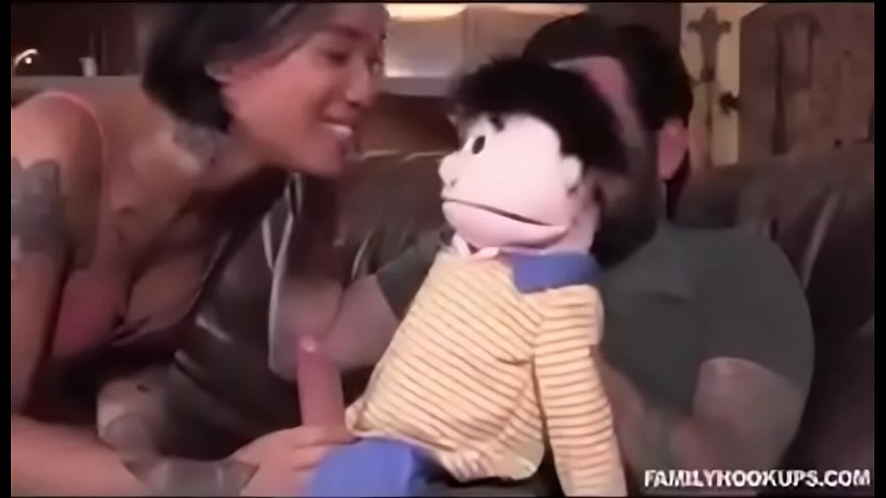 Fantoche se dando bem com a gostosa