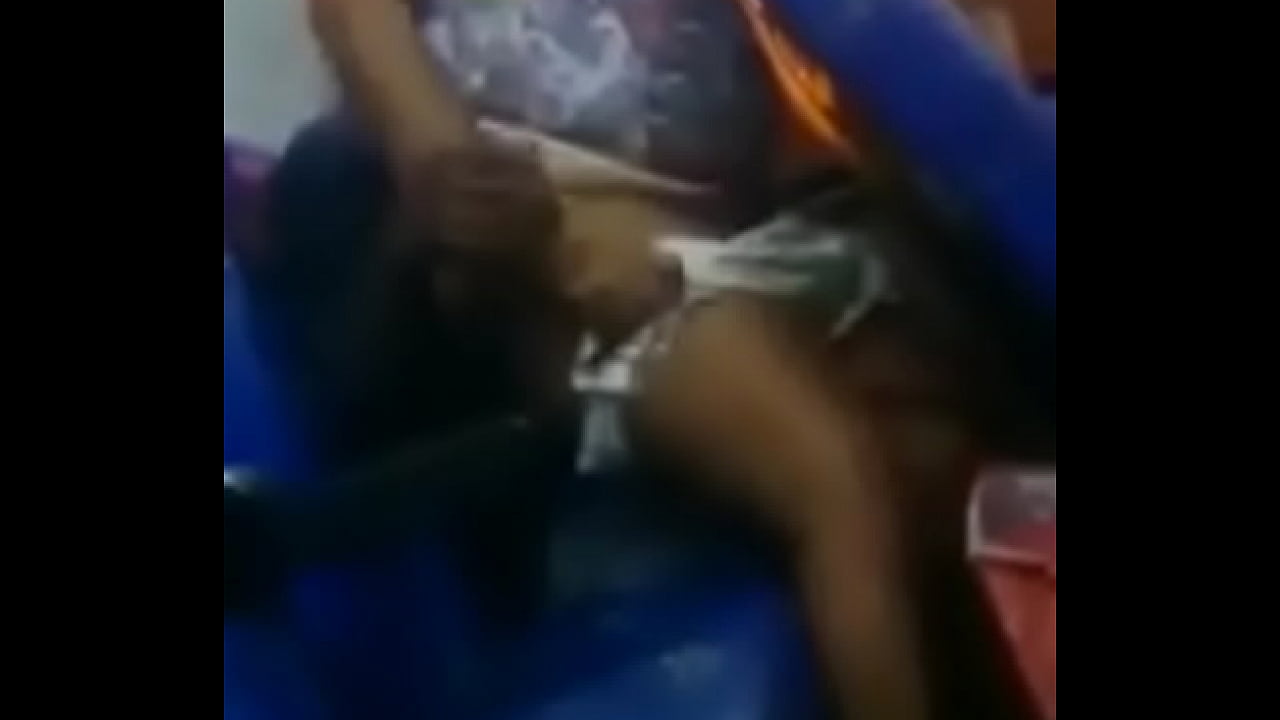 Pareja teniendo sexo en bus