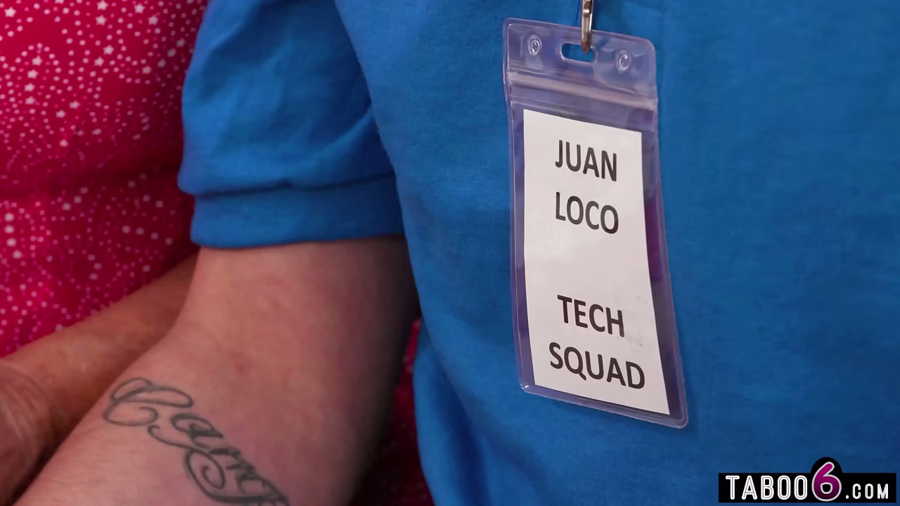 Young IT guy reverse gangbang fucked by sexy hot MILF babes