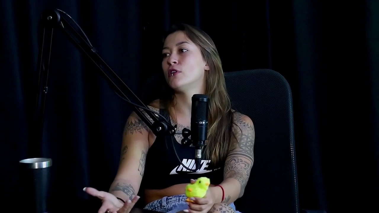 VEJA A ENTREVISTA SAFADA E CHEIA DE PUTARIA COM A FLOR DE DAMIANA COM VOV&Ocirc; MOAI NO PORN CAST BRAZIL - PARTE 2 (WATCH ON: SHEER/RED)