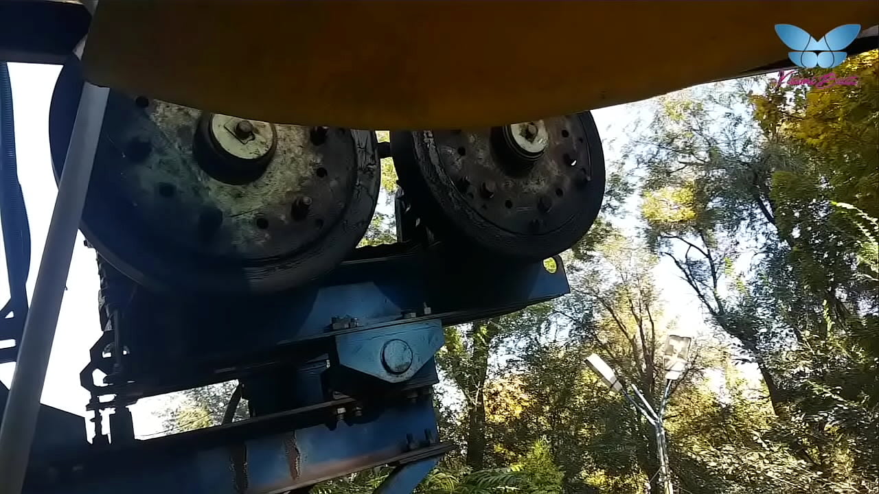 Public sucking at ferris wheel from a fearless slut