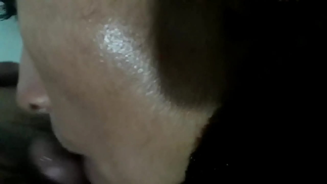 Su mam&aacute; me la chupa para que no le cobre