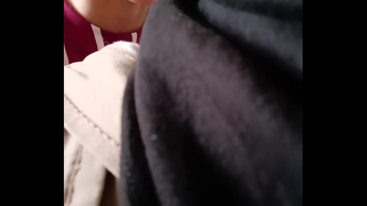 Le doy una mamada al esposo de mi hermana y &eacute;ste me graba sin darme cuenta