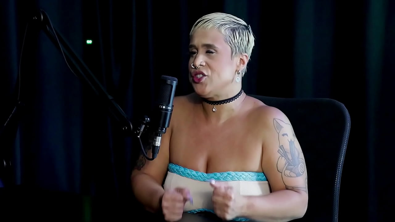 Foi convidada a se retirar de v&aacute;rios estabelecimentos, teve um relacionamento aberto, e quanto tentou fazer com uma novinha... - Just Joana (WATCH ON: SHEER/RED)