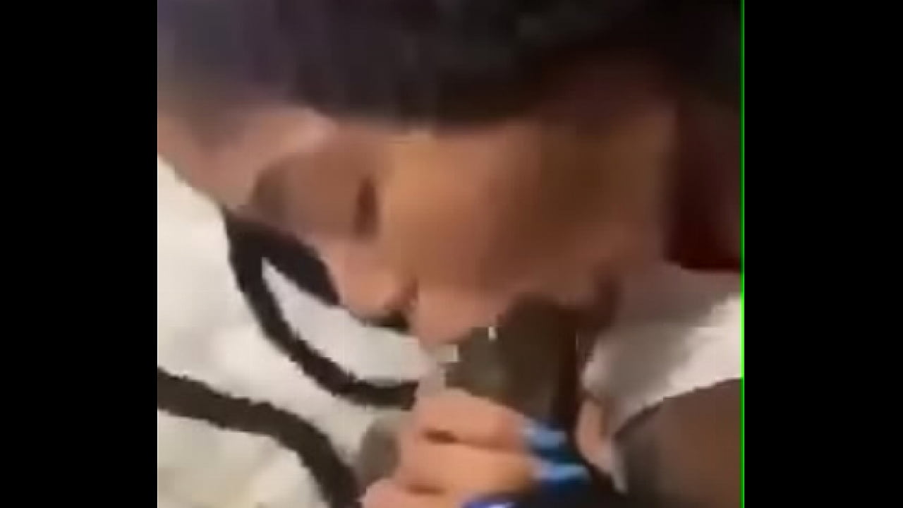 Ela chupou o dotado todinho