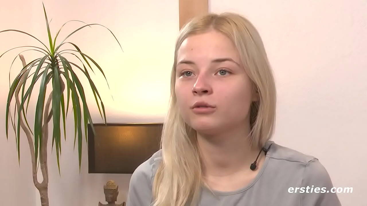 Cute Girl Has Sexy Playtime