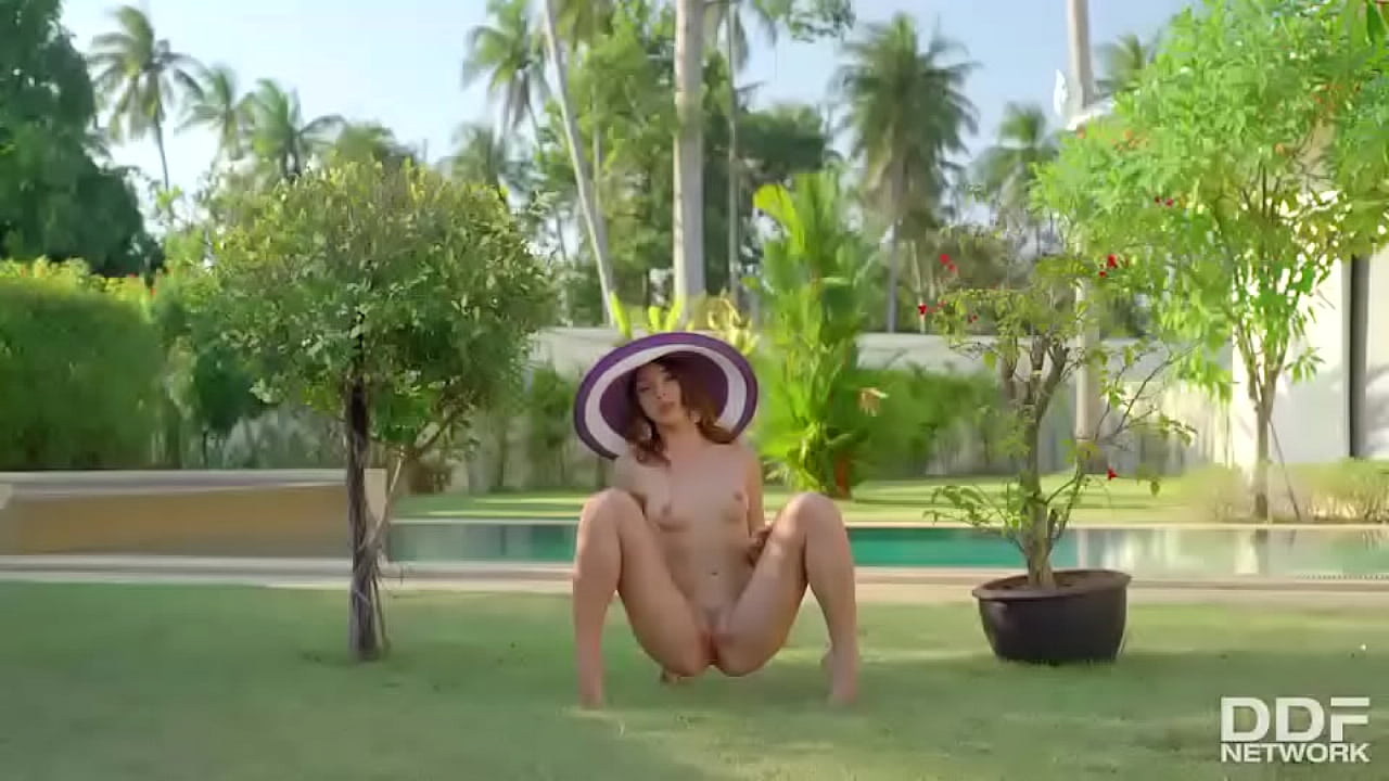 Hats off to the Hottie: Solo Seduction Production