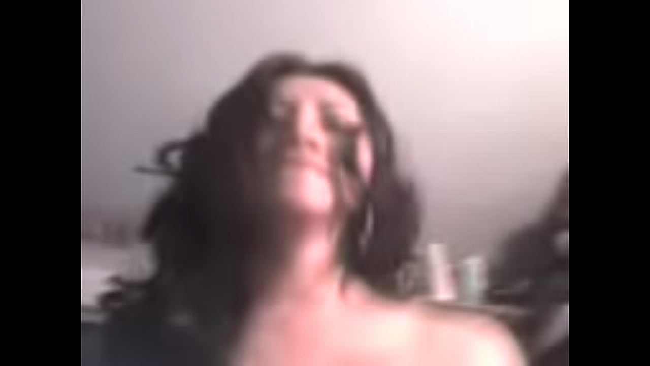 Puta dandose sus sentones