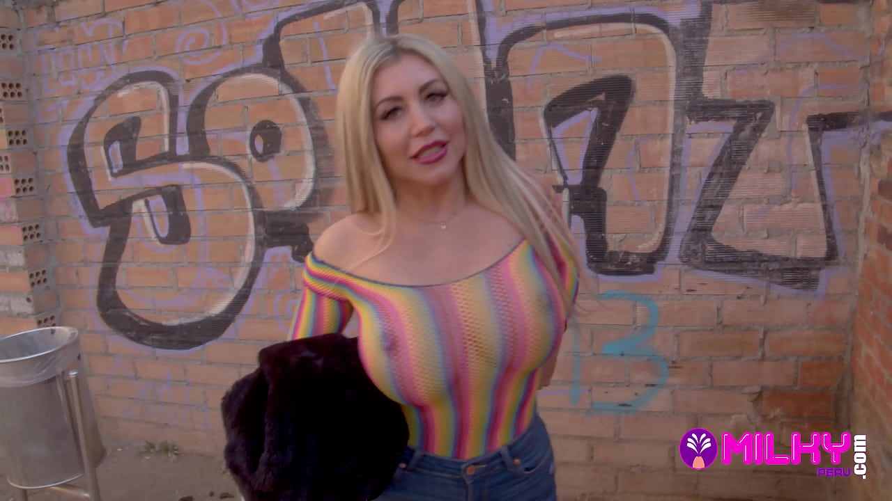 It was a difficult day to have sex, but a beautiful busty blonde appeared and convinced her to come to my apartment - Carla Boom