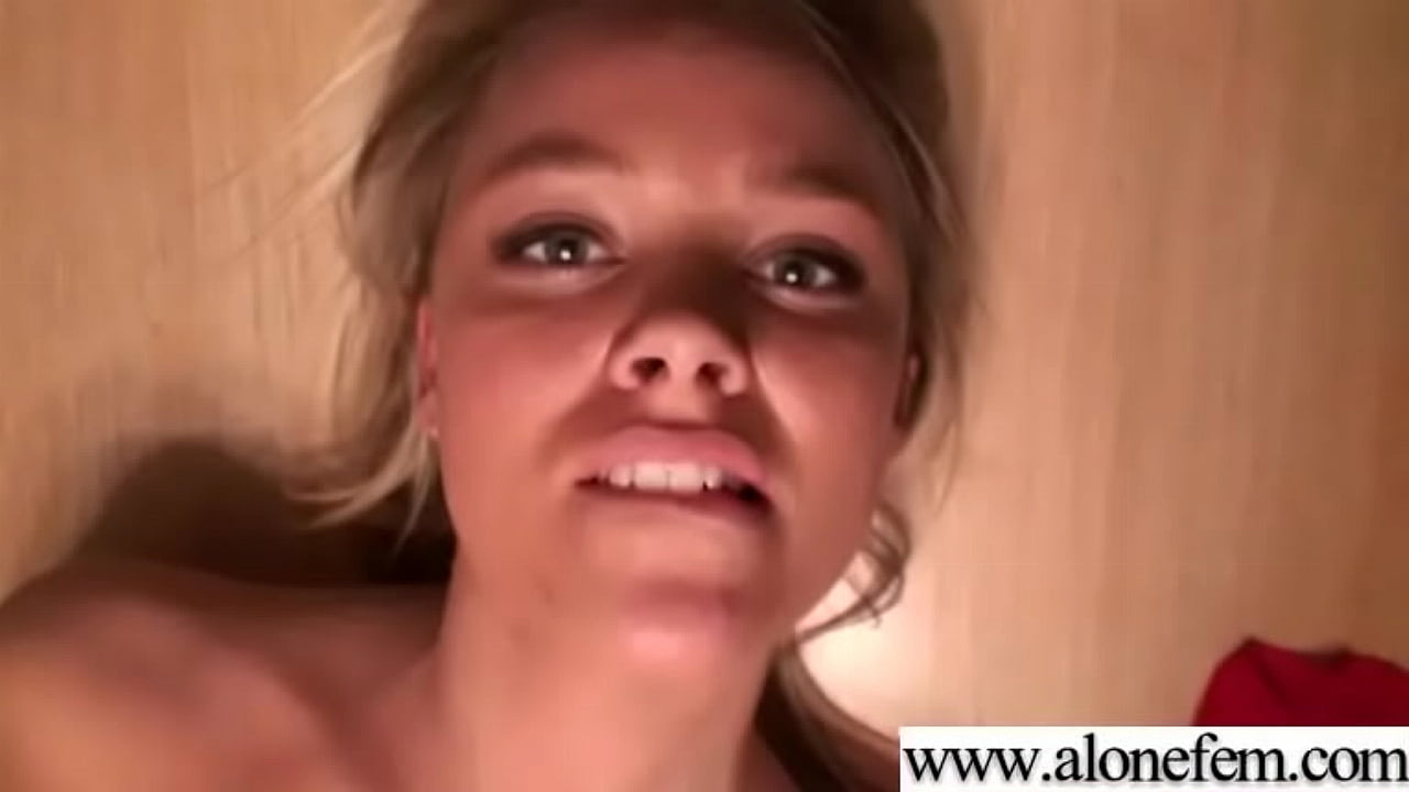 Amteur Sexy Girl Having Sex Toys Pleasure On Cam vid-22