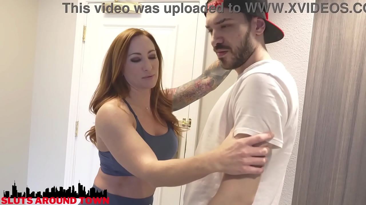 Personal trainer Sophia Locke gives private lesson to guy at the gym