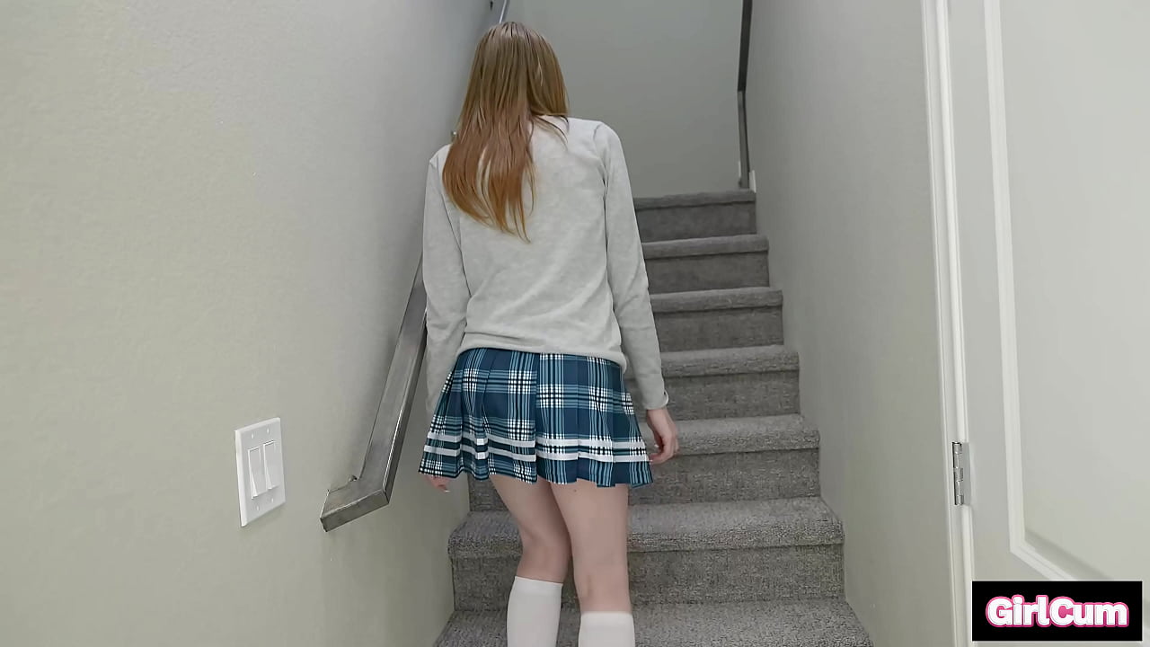 Harley Love Loses Control Of Her Pussy On Sex Swing