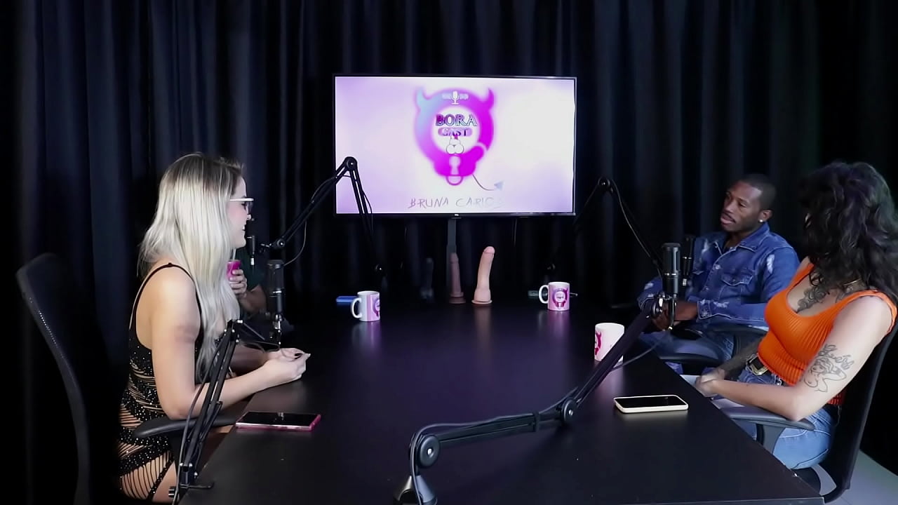 Teve fetiches estranhos que pediam para ela, gosta de ver mulheres se pegando, ela teve apoio da fam&iacute;lia, mas ele... - My Hell Williams & Hyoran Carvalho (SHEER/RED)