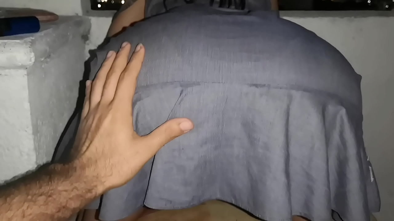 Ense&ntilde;ando el culo de mi puta