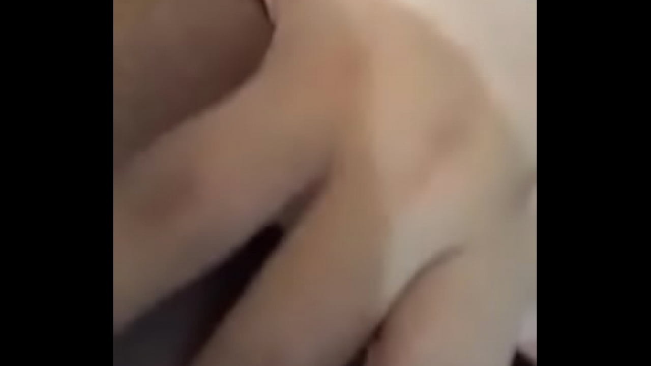 Salvadore&ntilde;a se masturba