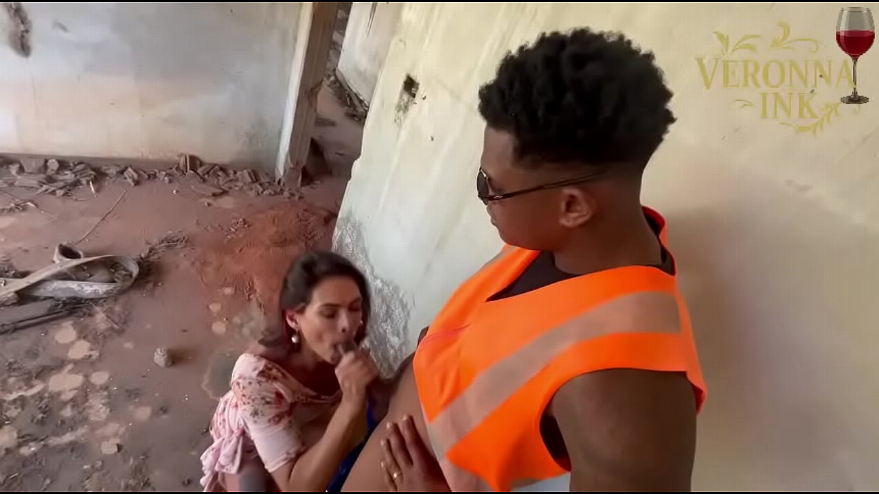 Encontrei o Jonh Rick Batendo Punheta na Obra e Fui Ajudar (1)