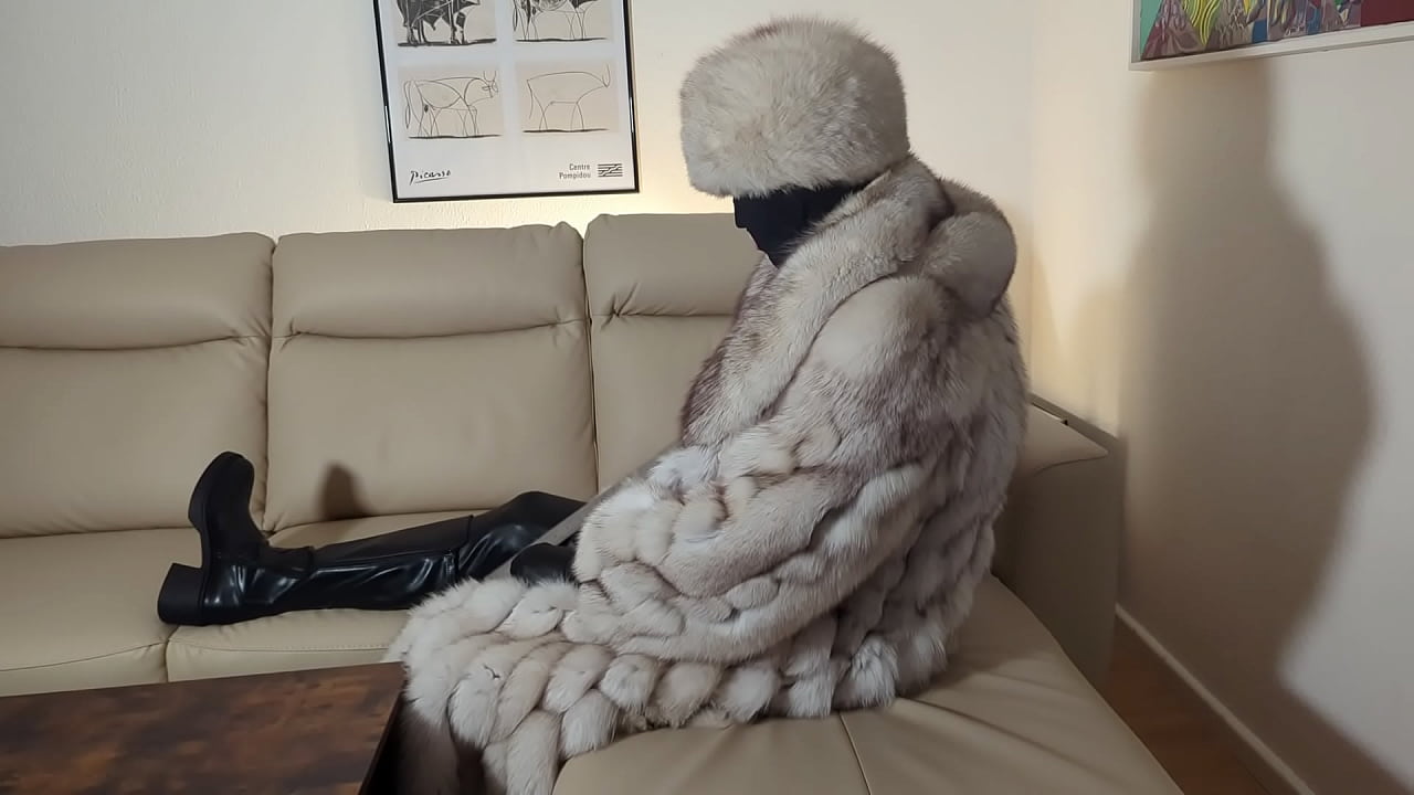 Spanking of leather boots in amazing fur coat | Hermelin von Berlin 2024
