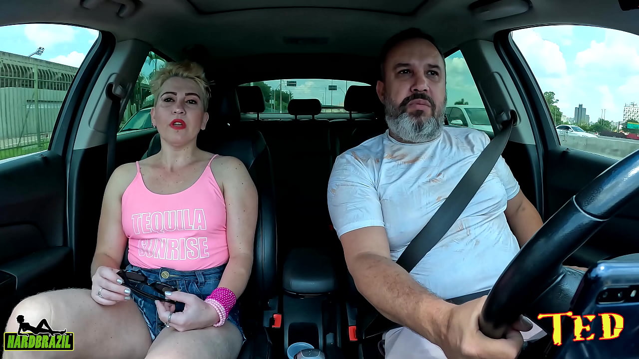 A galera pediu uma madura a&iacute; est&aacute; dentro do carro