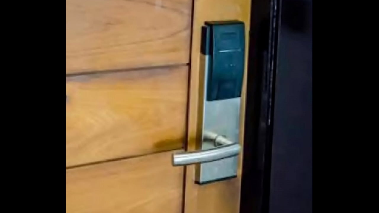 Escutando casal fazendo sexo  em hotel