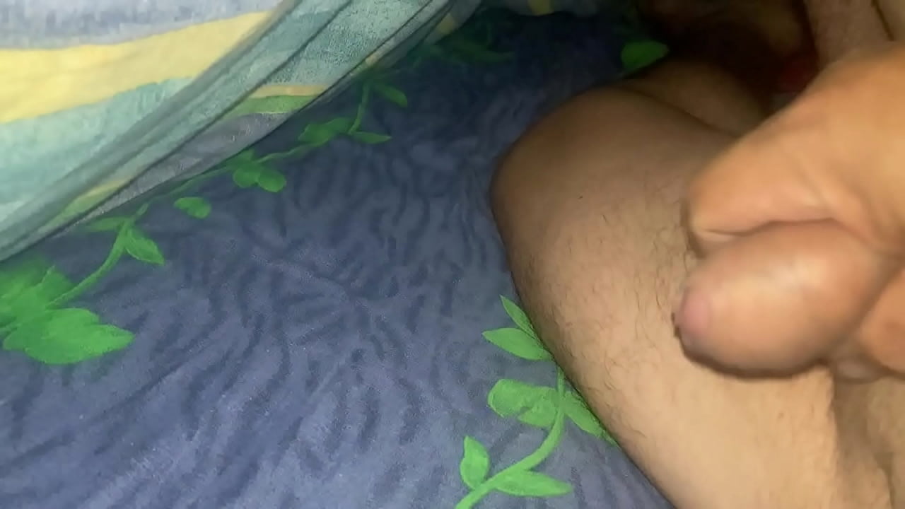 Paja en casa y aburrido.megustara comerle la cola a un maduro