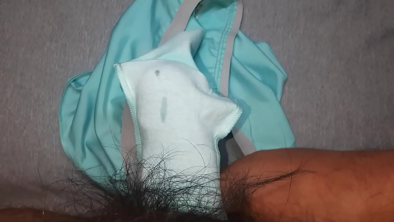 gran chorro de leche sobre panties preferidas de mi amiga