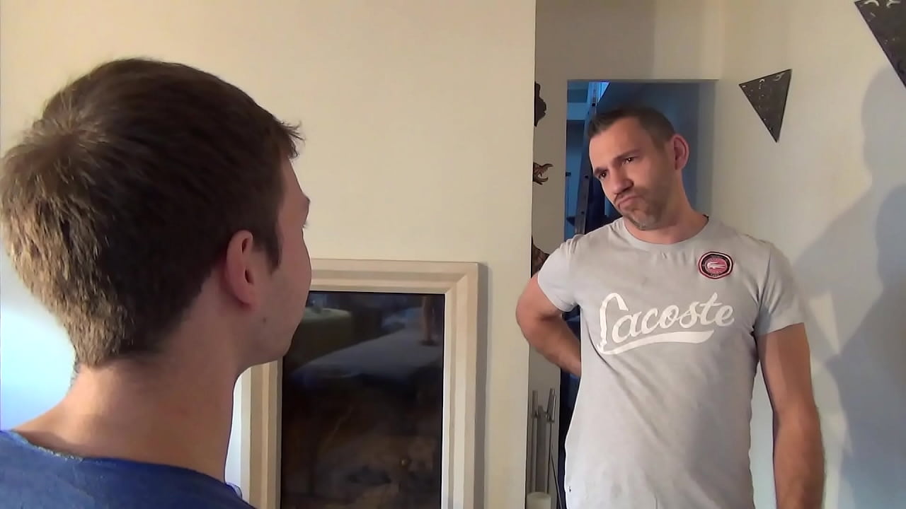 Teaser | Jeune minet imberbe avec une &eacute;norme queue baise son client de massage