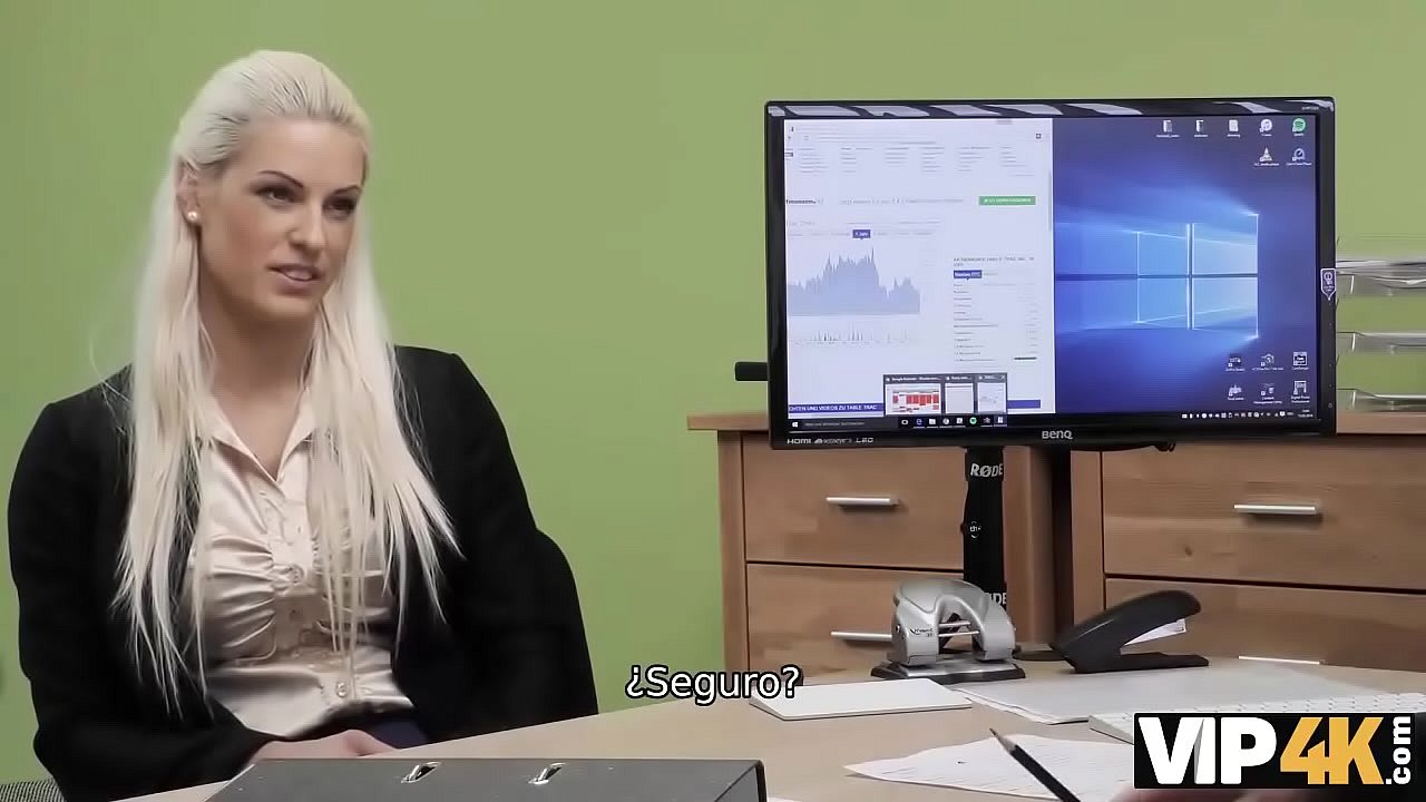 VIP4K. La belleza bronceada Blanche pasa un casting porno sucio en la oficina de pr&eacute;stamos