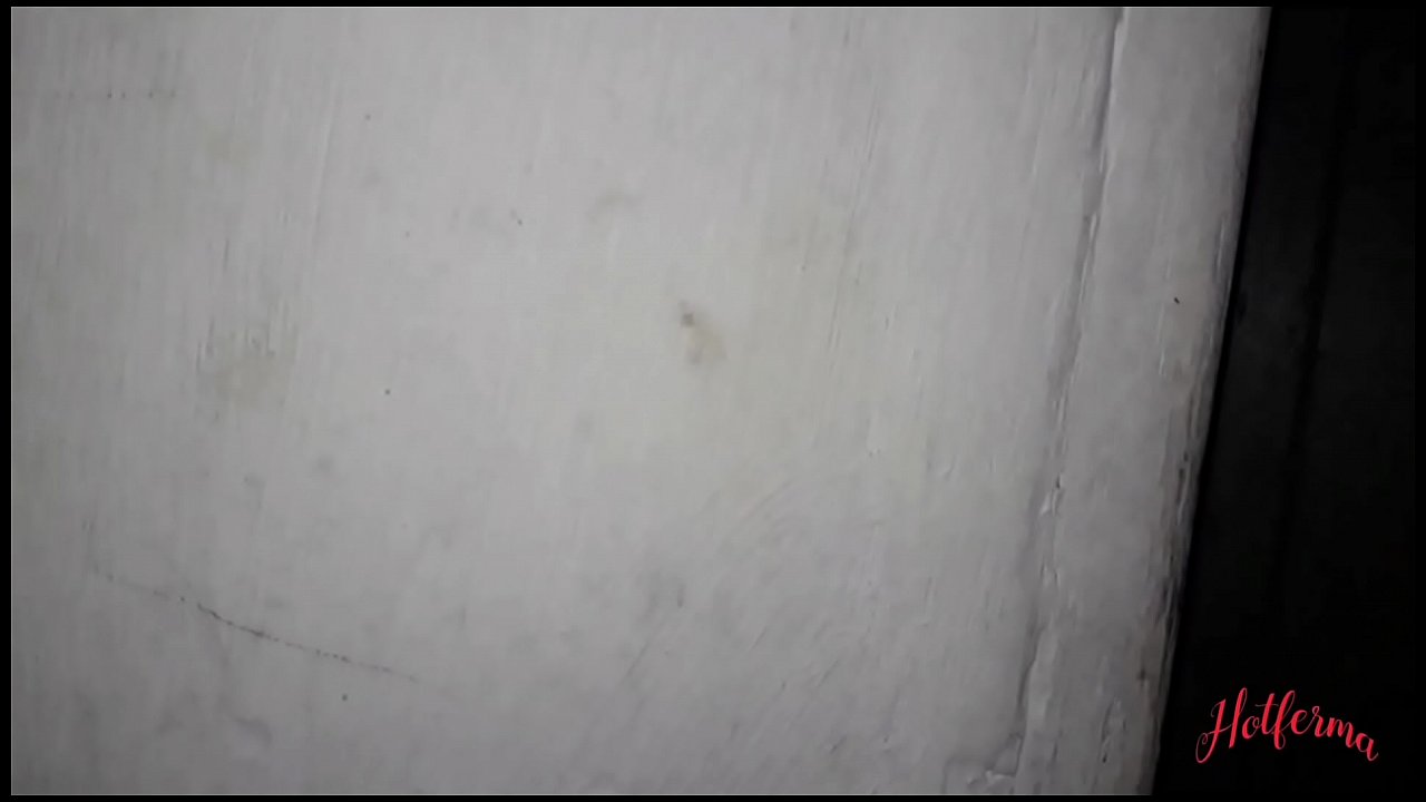 Ele espia a tia gostosa se arrumando, mas &eacute; pego no flagra e veja o que aconteceu