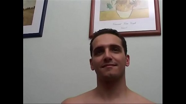 Vecchia bruna con due cazzi