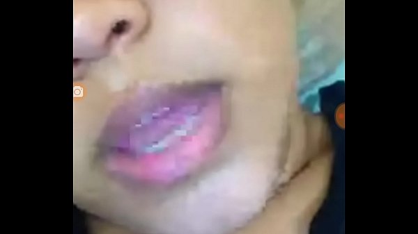 Ela faze isso por dinheiro