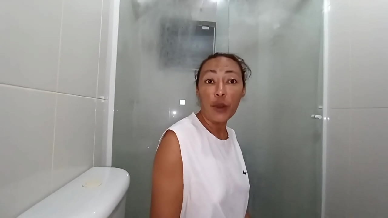 ela limpa o banheiro teaser