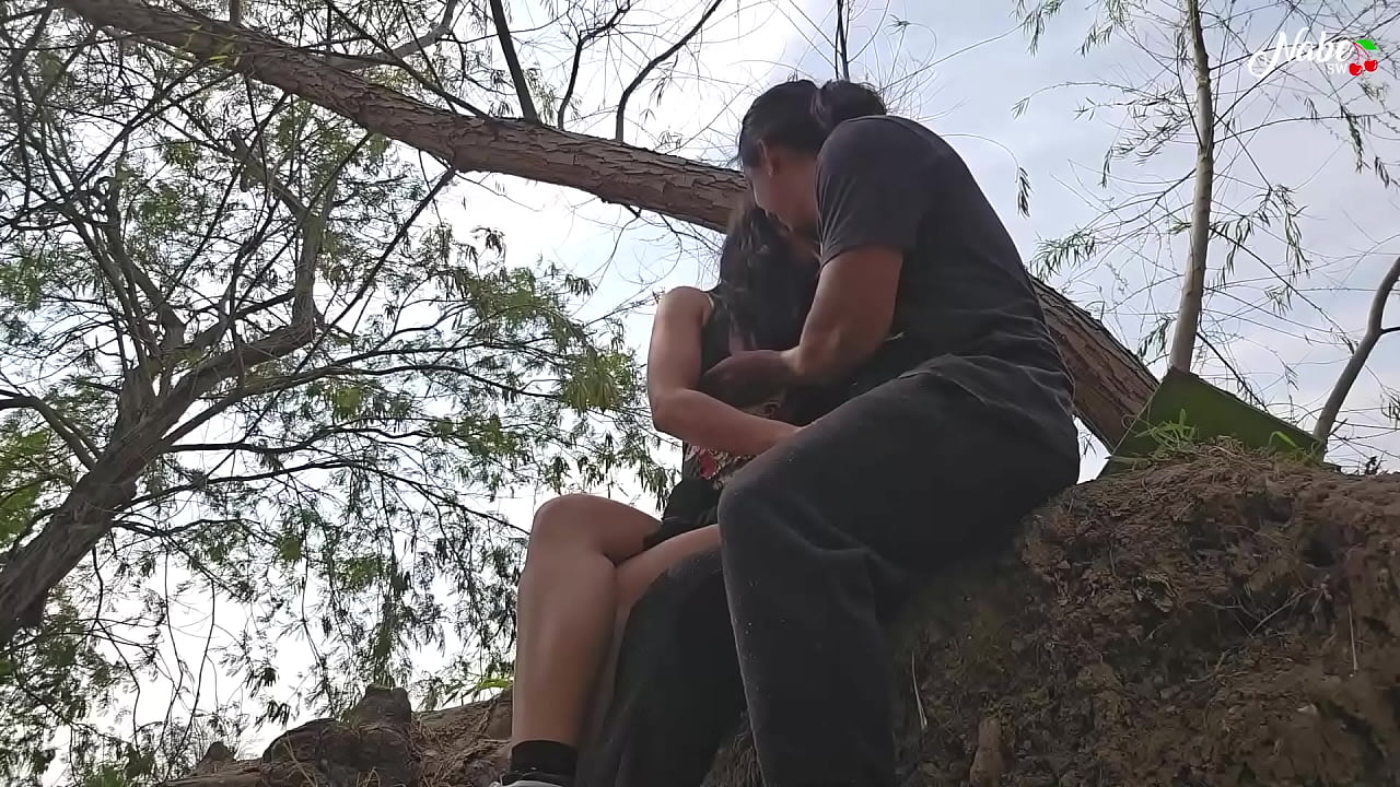 Mamada En El Lago. Le Pido Una Masturbada Y Mamada Por Una Recompensa.