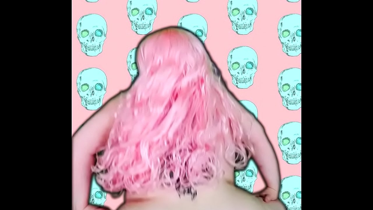 sweating bbw shakes big booty and twerks