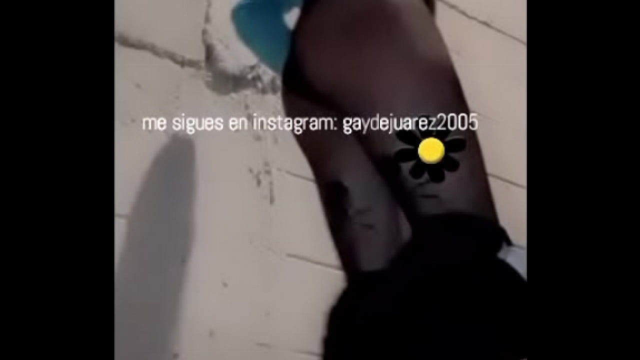 Grabo mi culo en publico