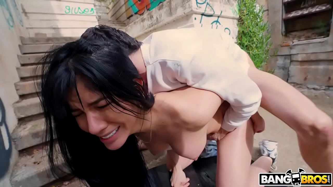 Yenifer Loves Public Anal!