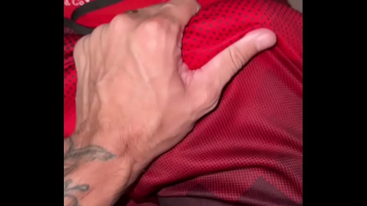 Dois heteros fazendo broderagem enquanto pela primeira vez