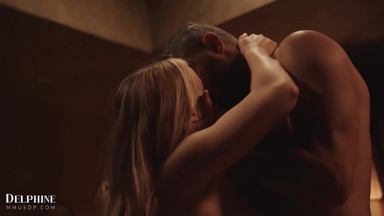 Anna Claire Clouds feels trapped in an unhappy marriage with her husband Damon, a photographer who objectifies her, and today she can't take it any longer.