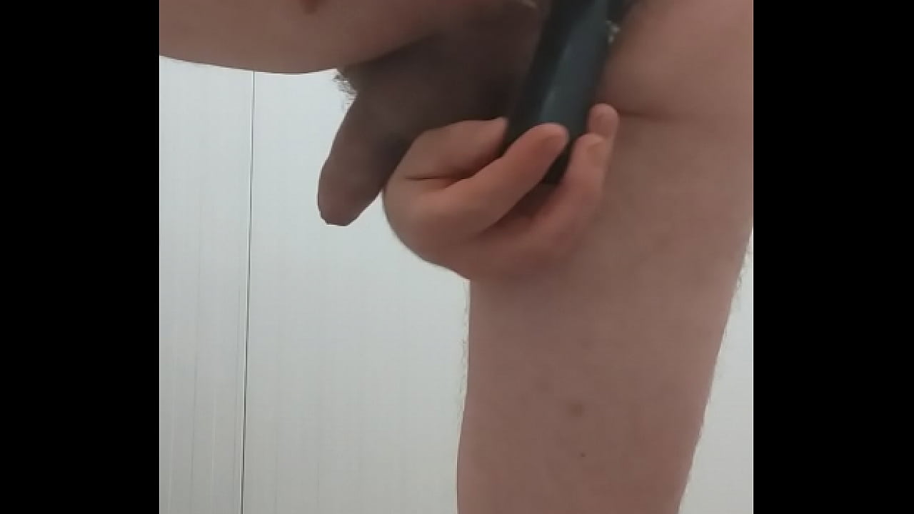 Imi place foarte mult sa ma masturbez la webcam si sa imi beau pisatul si sperma ! I really like to masturbate on the webcam and drink my piss and cum!