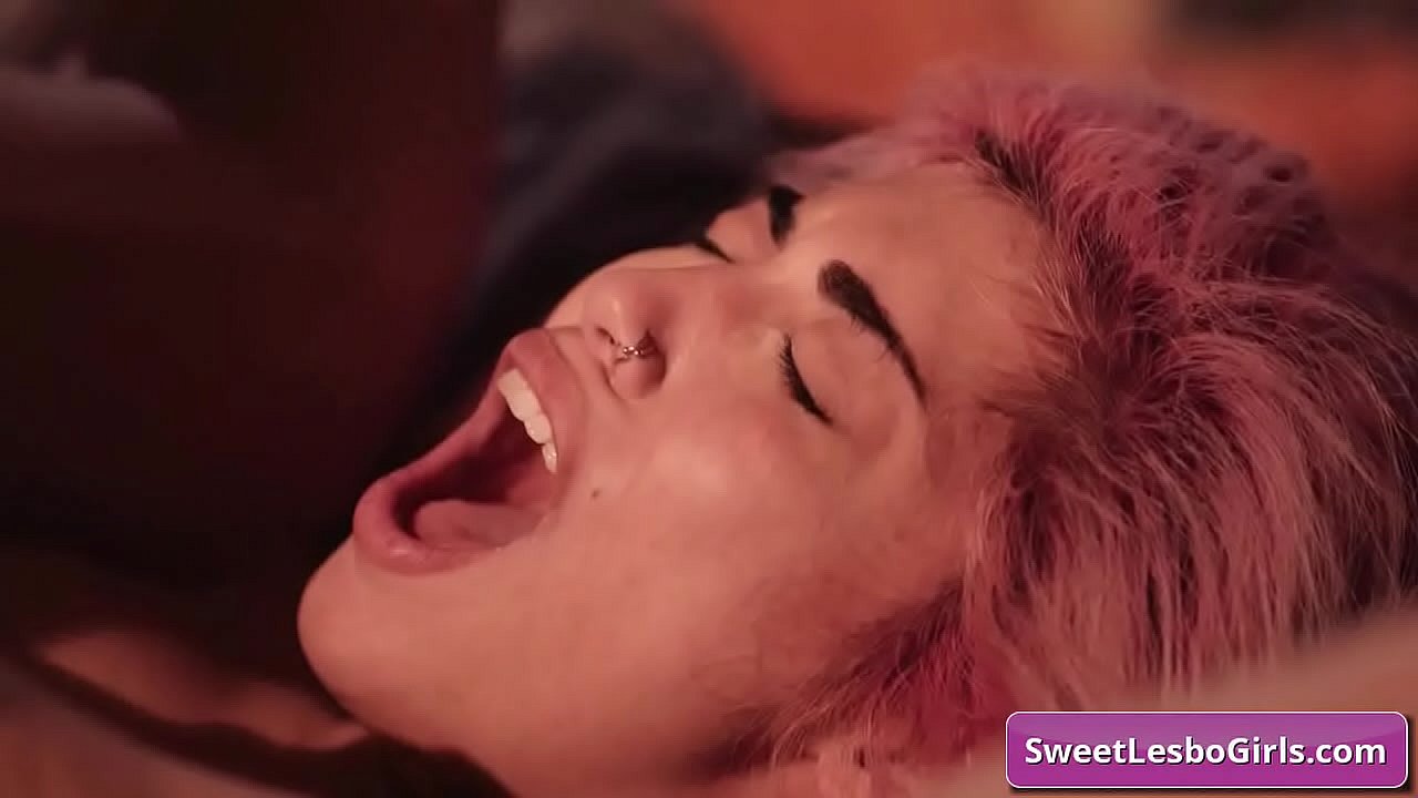 Naughty big tit lesbo get her juicy cunt fingered by horny friend and enjoys it