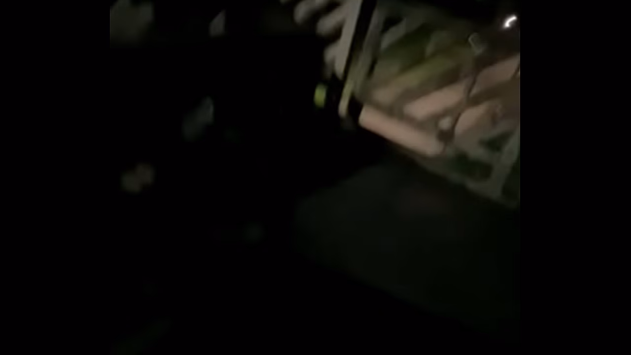 Marido comendo a esposa na rua ao ar livre