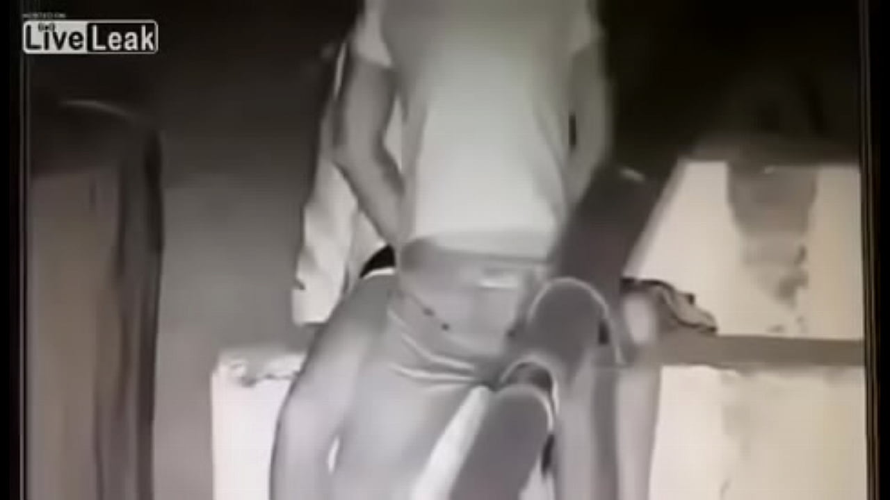 Menina cai junto com a CDG