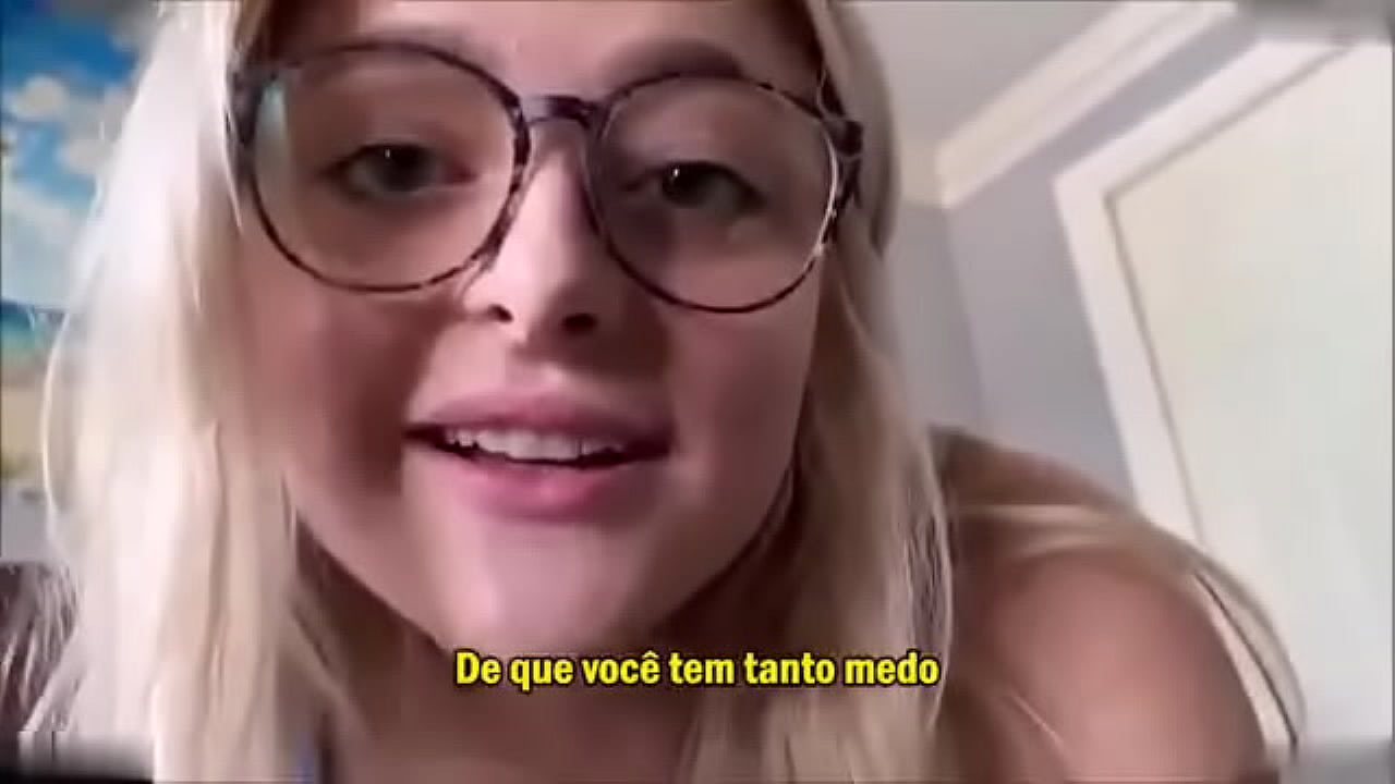 Primeiramente ap&oacute;s o irm&atilde; n&atilde;o conseguir mais resistir, tirou o pau do irm&atilde;o para fora da cueca e come&ccedil;ou a chupar gostoso. Depois de mamar bem gostoso e deixa o&nbsp;irm&atilde;o todo excitado