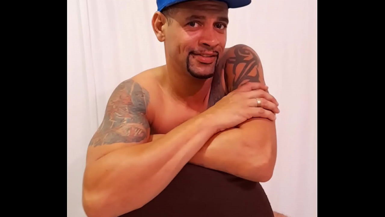 Quem se habilita em tirar a minha roupa