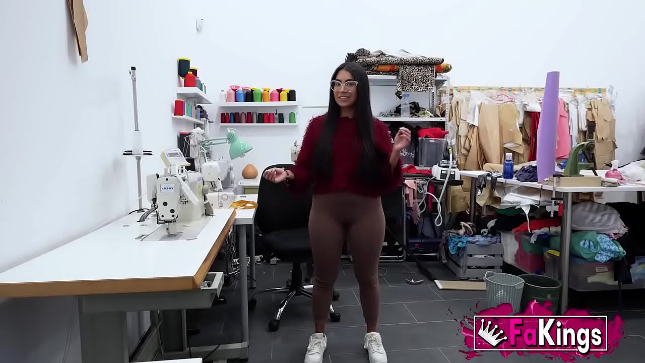 Young Latin Student Lara Rey bangs her own classmate for us!