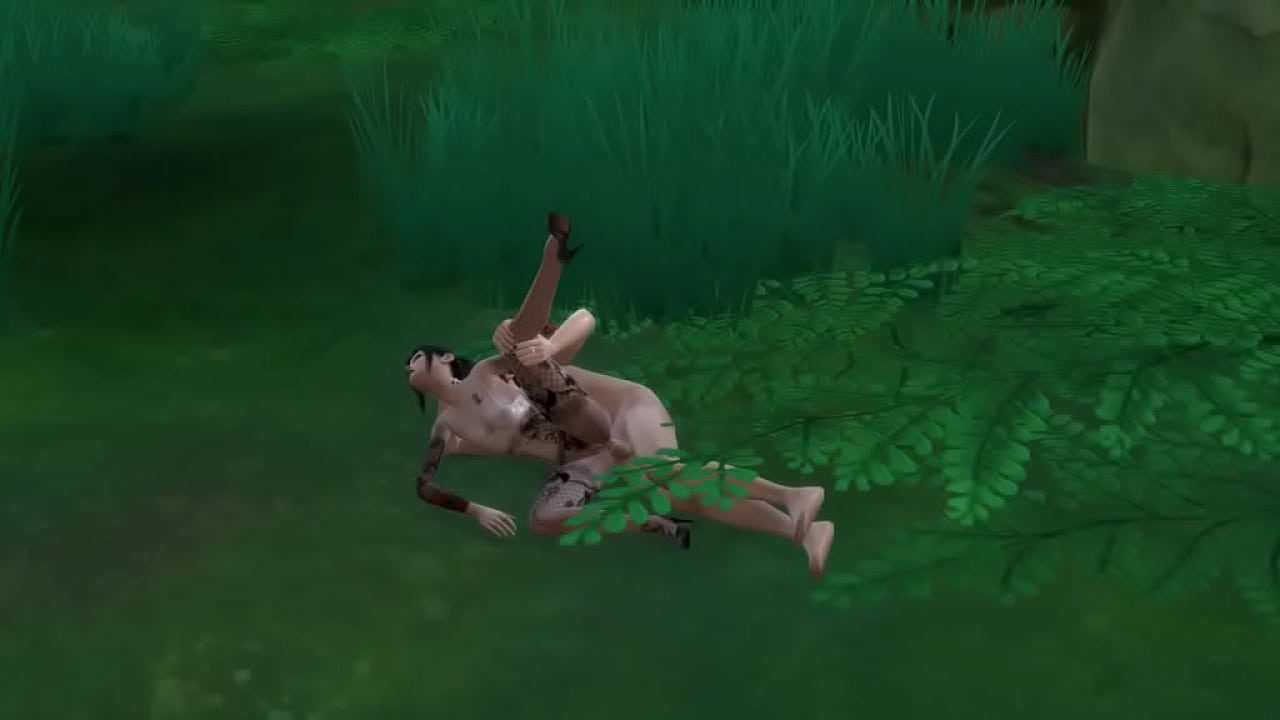 Сочная азиатка с кучей тату трахнула в ночном лесу страшного ботаника